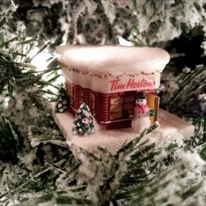 Tim Horton’s 2012 Christmas Ornament Restaurant Cafe Bake Shop Collectable